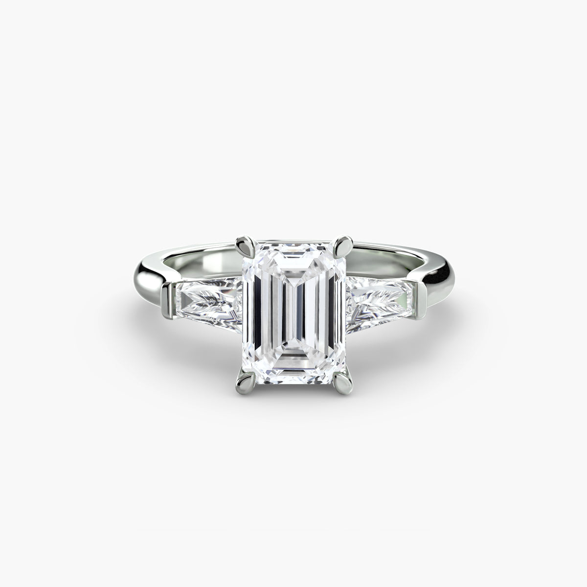 Ring met drie stenen (baguettevormige zijstenen)