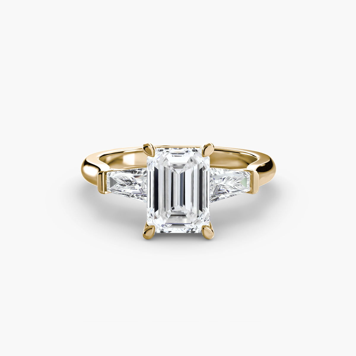 Ring met drie stenen (baguettevormige zijstenen)
